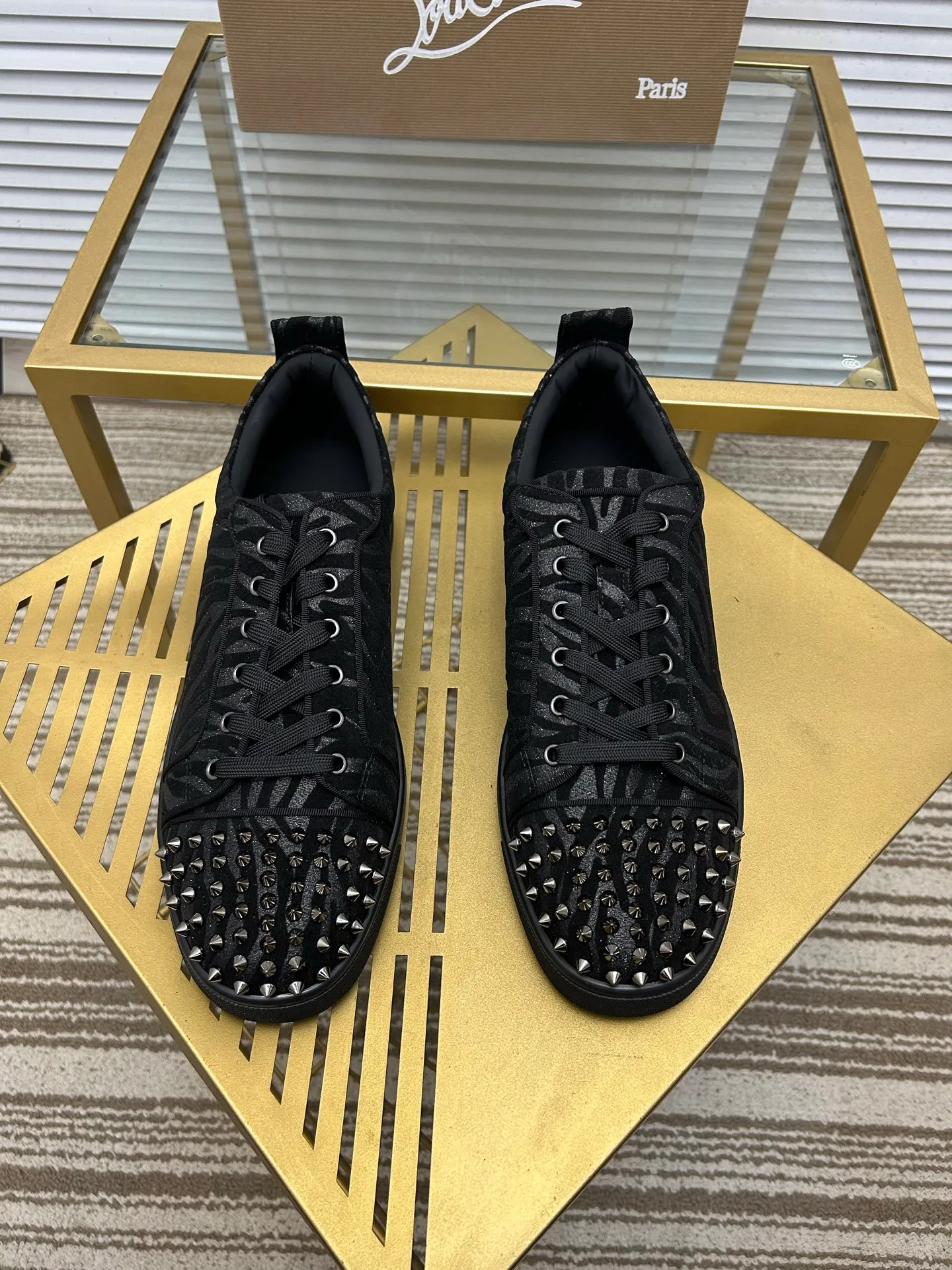 (Customized model) Ex-factory price is 520. christian louboutin (CL red sole shoes) counter series, casual sneakers for couples 📢 📢 📢 Exclusive hot style release 🎈🎈💪 Movable latex feet 👻 Finished outsole line [Proud] 😝Female 35-40# Male 38#-46, global supply😝 [Top version]: Original imported genuine leather upper, top original leather lining, original molded TPU outsole, original 1:1 detail processing, original shoe last,